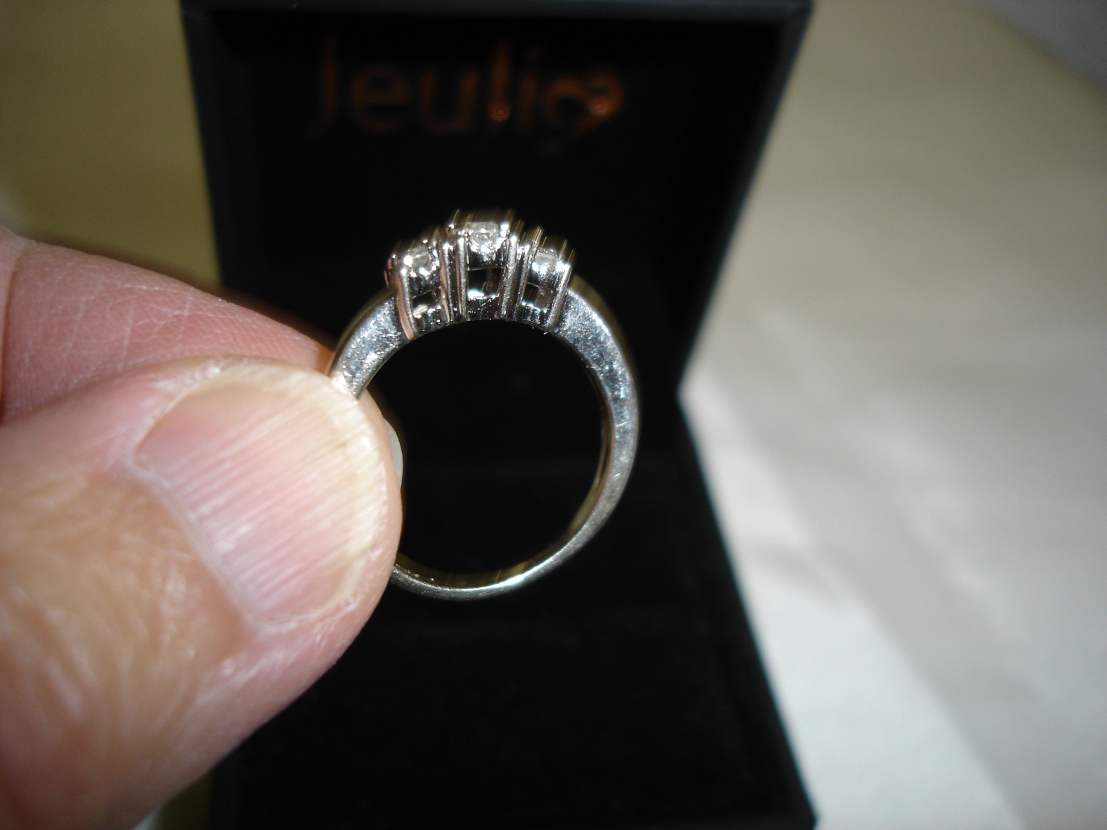 1OK WHITE GOLD AND .5 CTW 3 DIAMOND RING IN SIZE 6.75