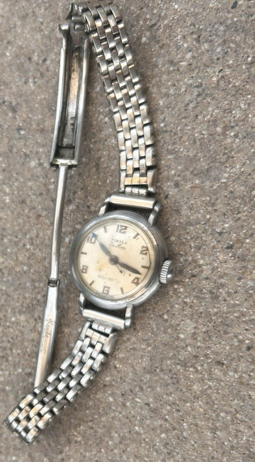 Vintage JUVENIA Ladies’ Hand-Wound Watch Working Condition Engraved By Kreisler