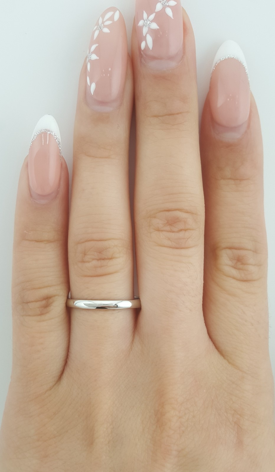 Platinum Wedding Band Ring 2.2 mm 3.2 grams Size 7.5
