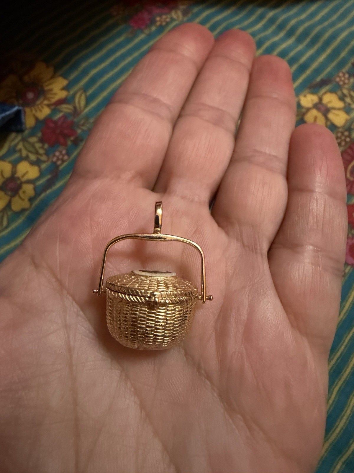 Chatham jewelers solid 14 karat gold Nantucket basket charm