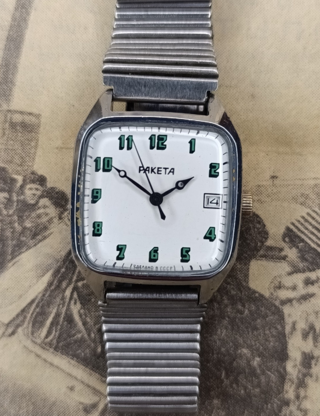 Nice collectiable Soviet Vintage Raketa Original USSR watch 2614.H 18j early 80s