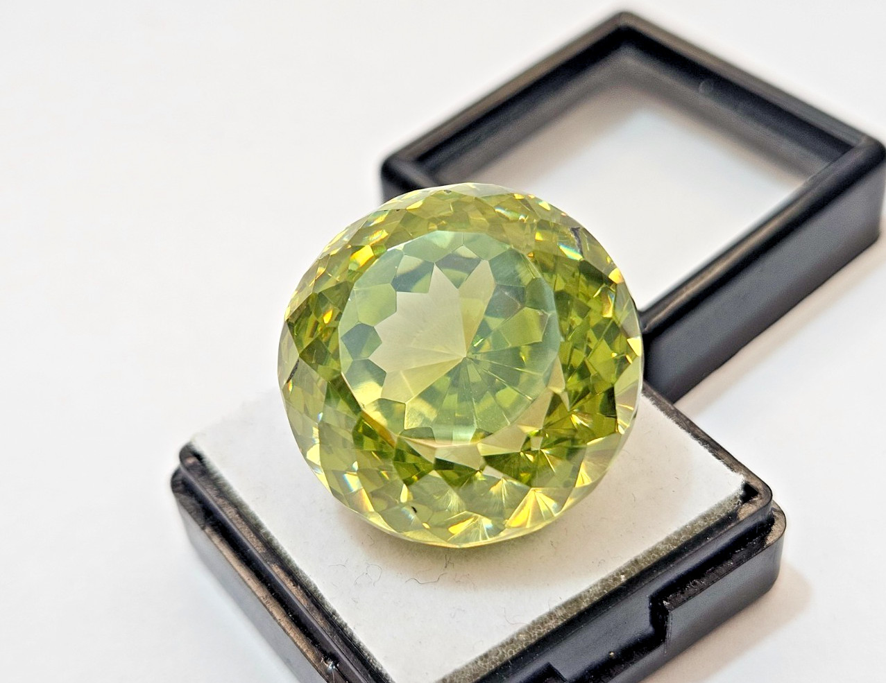 Cambodian Round Cut Green Zircon 105+ Ct Loose Gemstone For Pendant Making