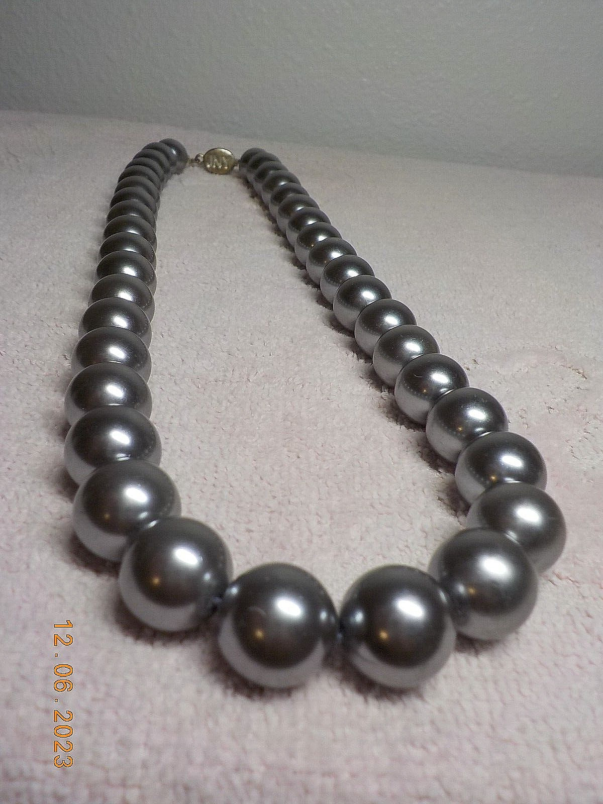 VINTAGE 22″ JONES NEW YORK SILVER FAUX 14.2 MM PEARL STRAND NECKLACE WT 4.6 OZ
