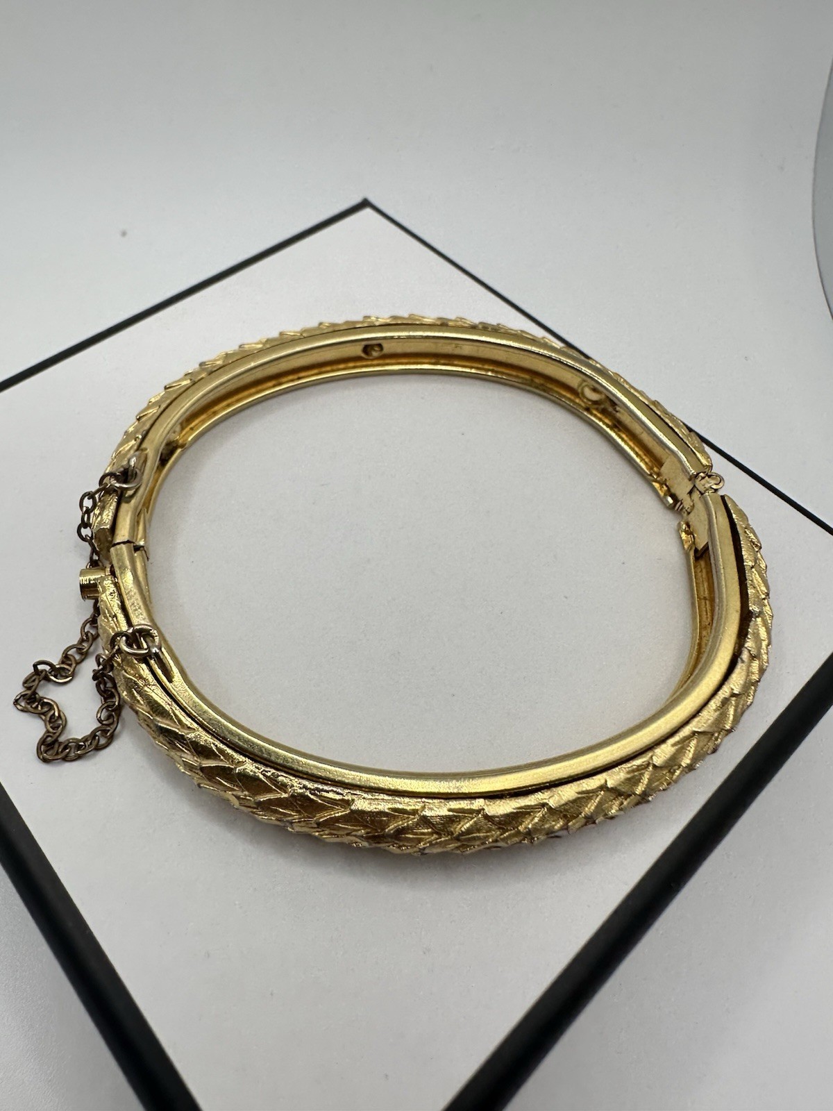 VTG Gold Tone Hinge Bangle Snake Skin Textured Bracelet Unsigned Estate MCM Read
