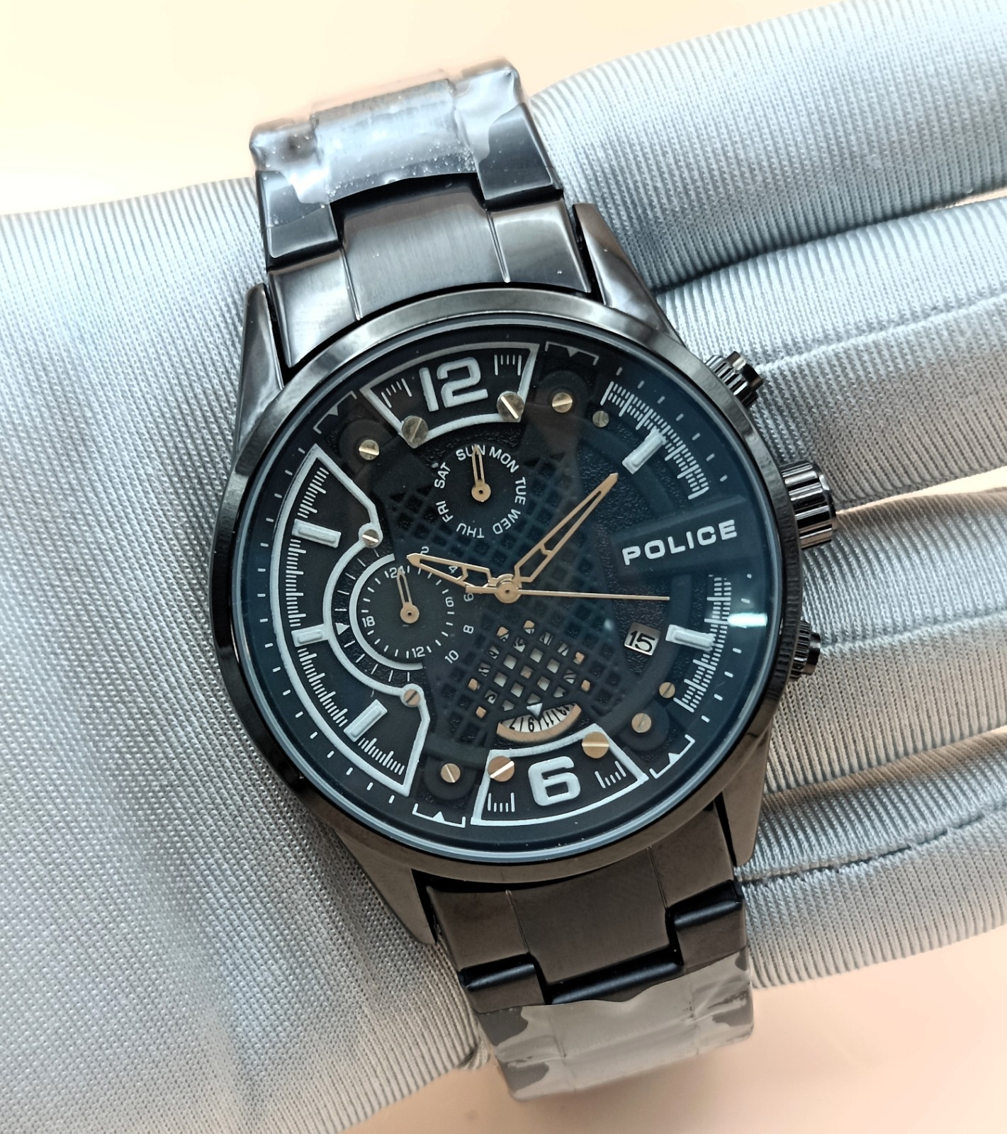 Police Date Indicator Black Dial Analog Refurbished Men’s Wrist Watch