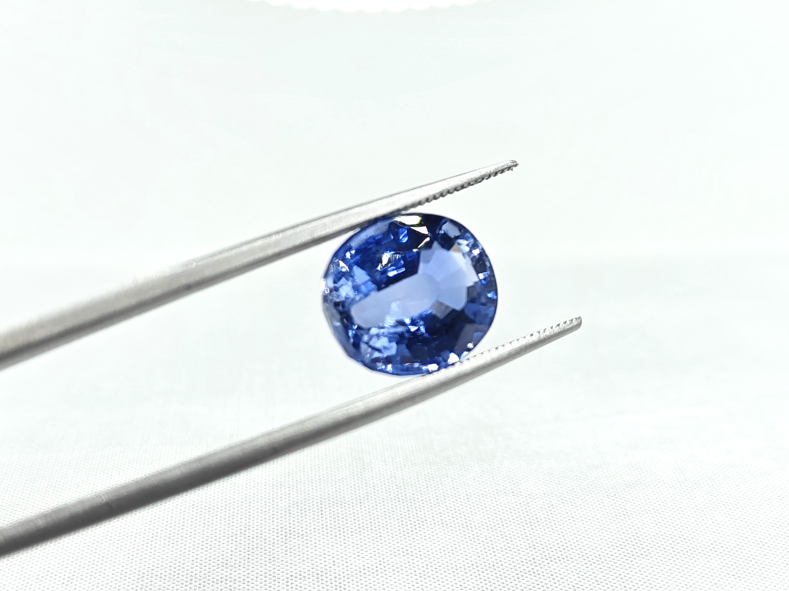 9.5 Ct Natural Blue Sapphire Round GCI Certified 12.1×10.6×7.1mm Sri Lanka