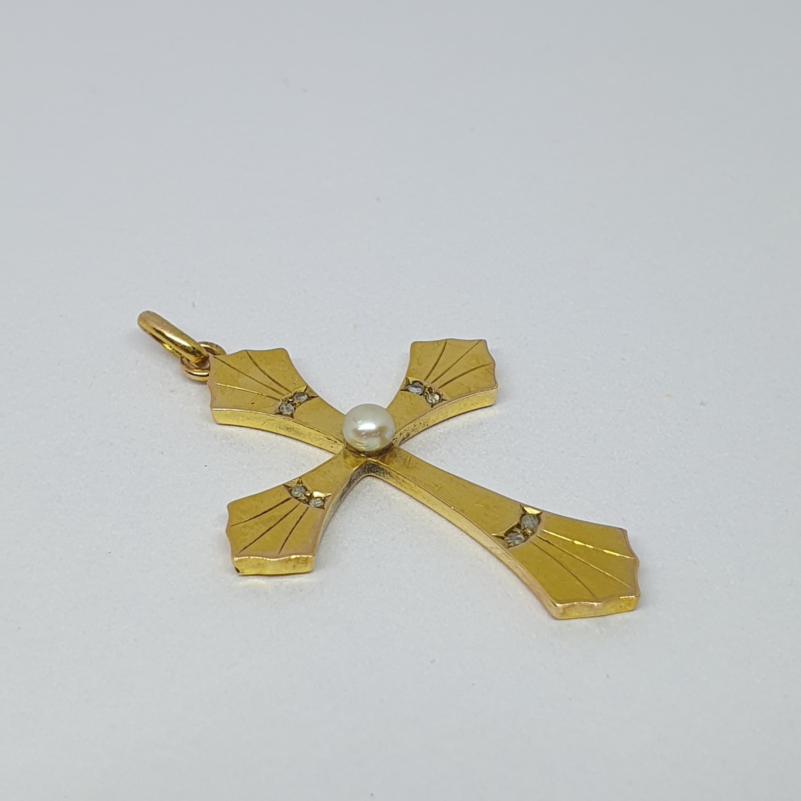 Antique Pendant Cross on Hollow 18kt Gold With Pearl – 890