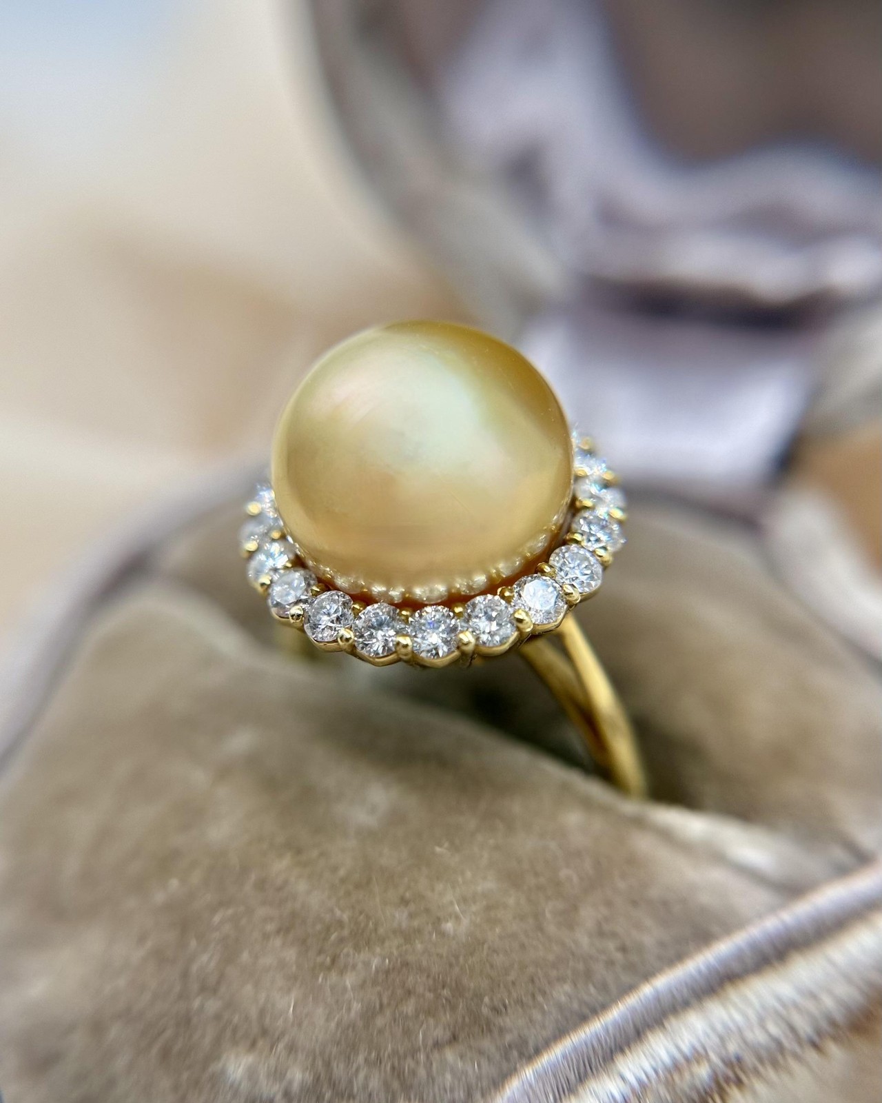 Vintage 18k Yellow Gold South Sea Golden Pearl Diamond Halo Ring