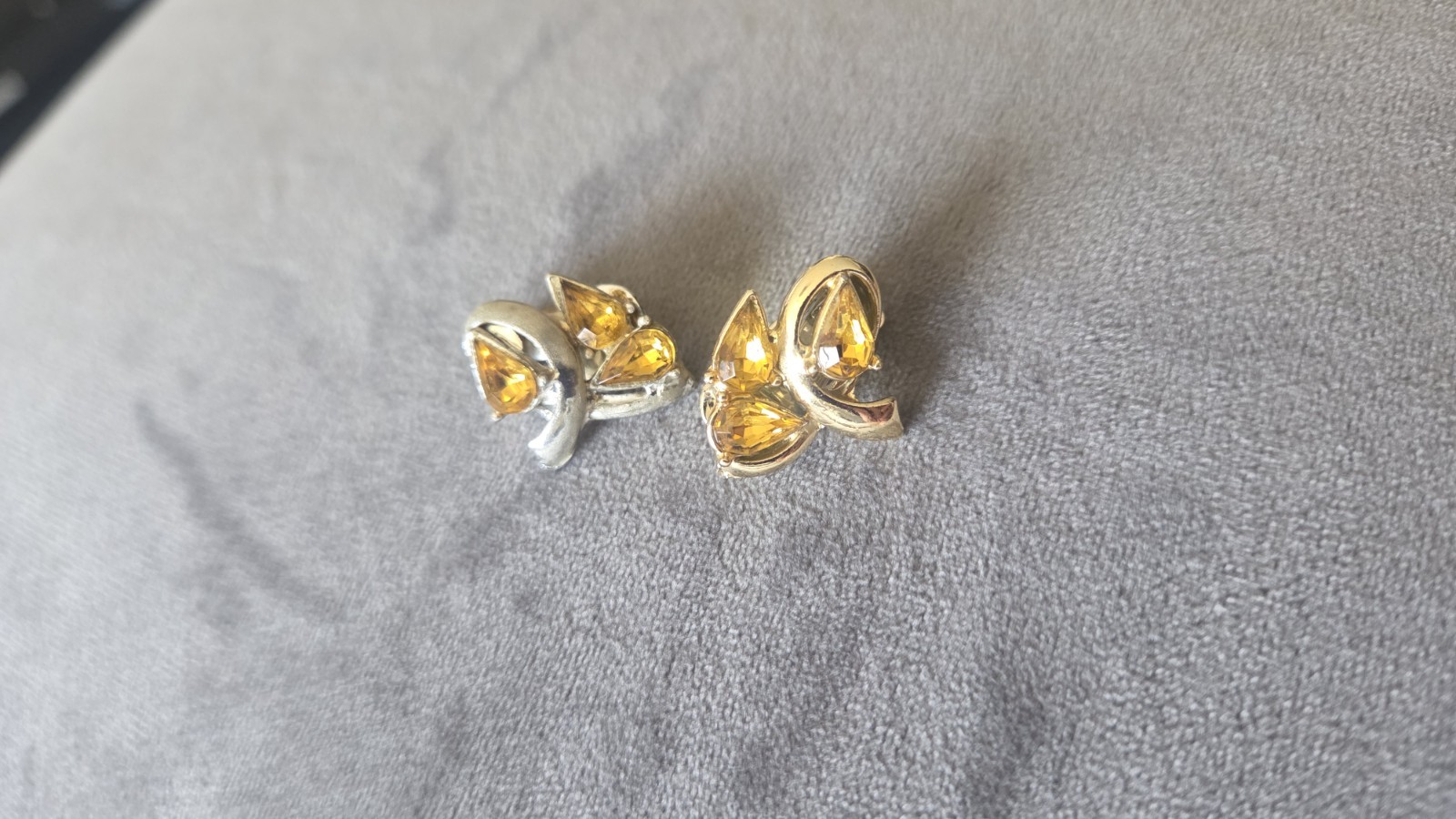Vintage Silver Tone Amber Citrine Rhinestone Clip On Earrings Pear Cut Retro