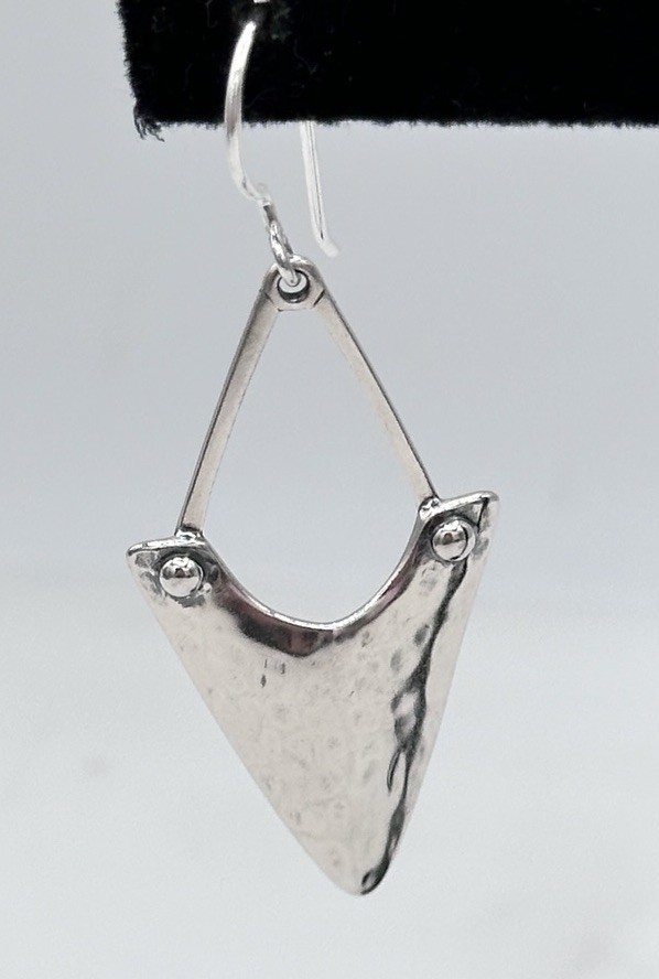 Silpada 925 Sterling Silver Hammered Arrowhead Shield Drop Earrings Thailan