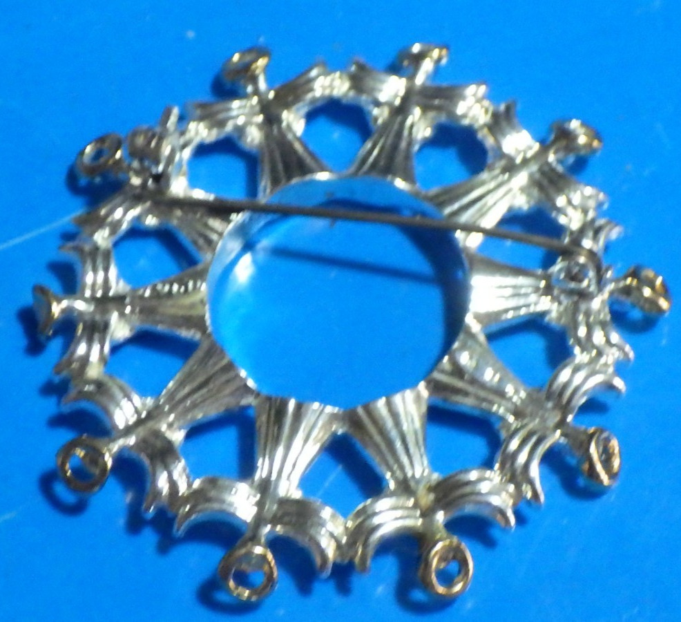 Angels of Harmony circle pin brooch scarf hat 1 7/8″ silver gold tone Avon NR