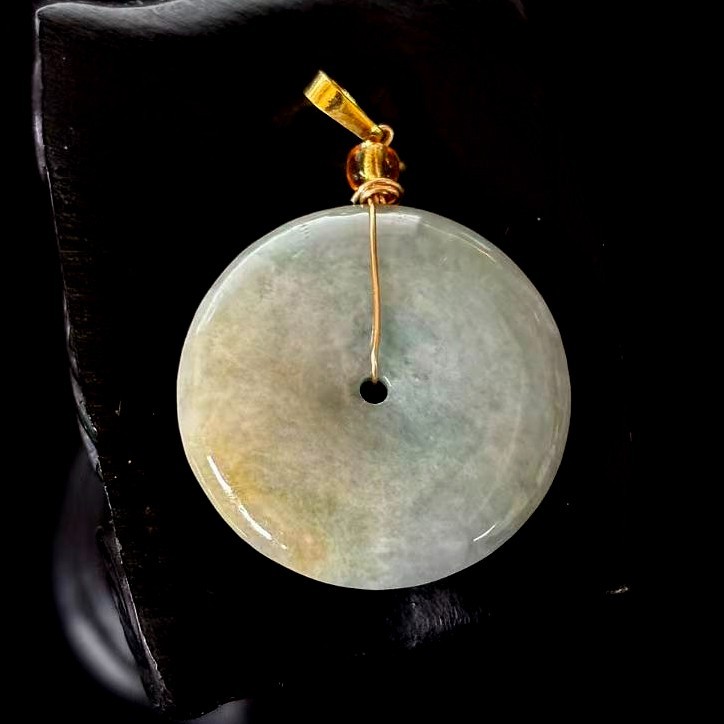 Hi-grade Natural Green Jade Jadeite Round Pendant 29x29x5mm. Free Necklace