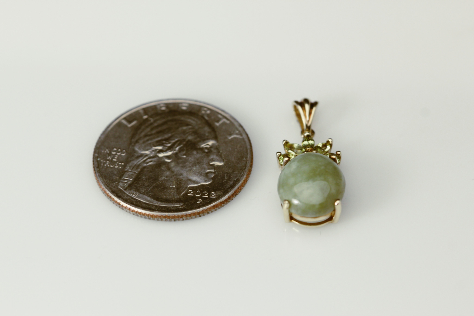 10k Yellow Gold Green Cabochon Stone with Accents Pendant 2 Grams (PEN9932)