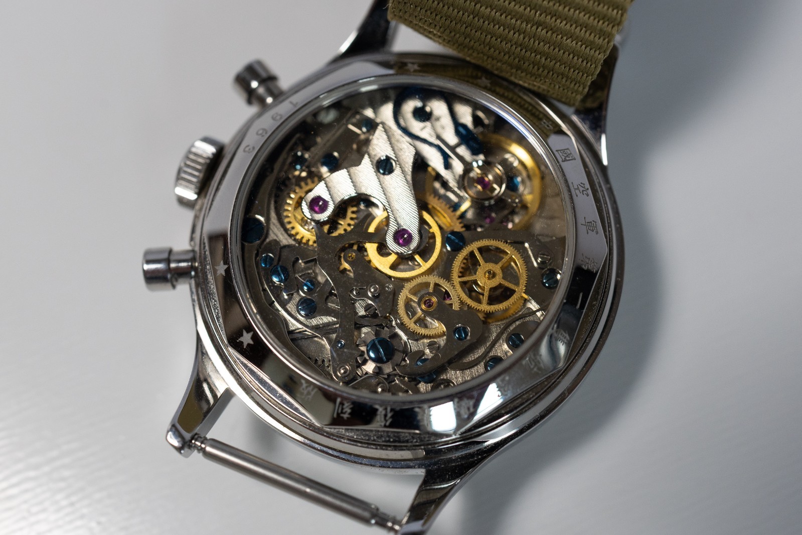 Seagull Red Star 6345A2901 – 38mm Column Wheel Chronograph Acrylic Swan Neck