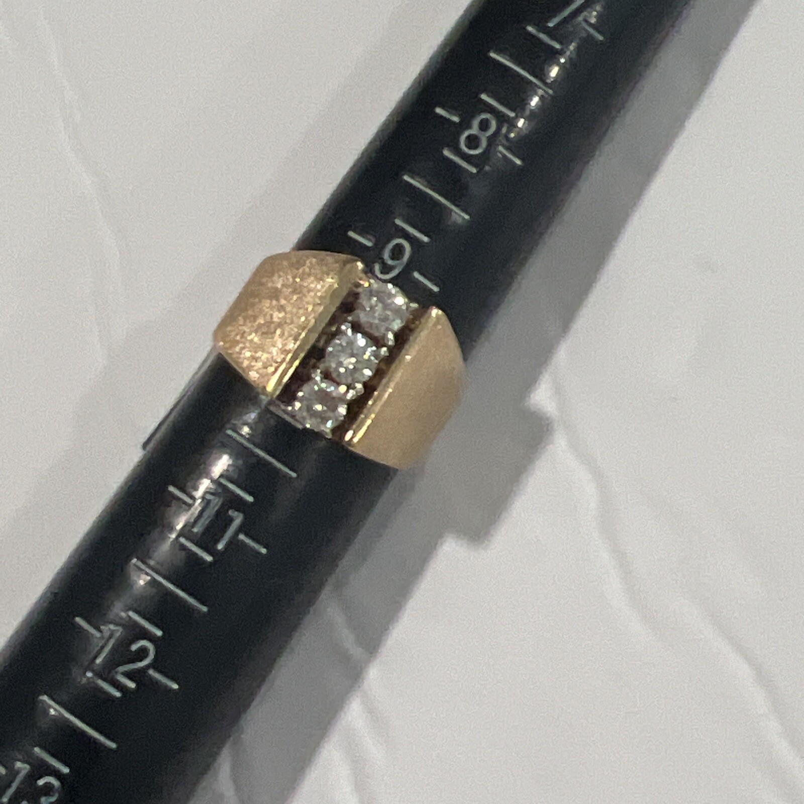 Men’s 10 KT Solid Gold 3 Diamond’s Large BRUSHED Band RING Size 10 STAMPED NEW