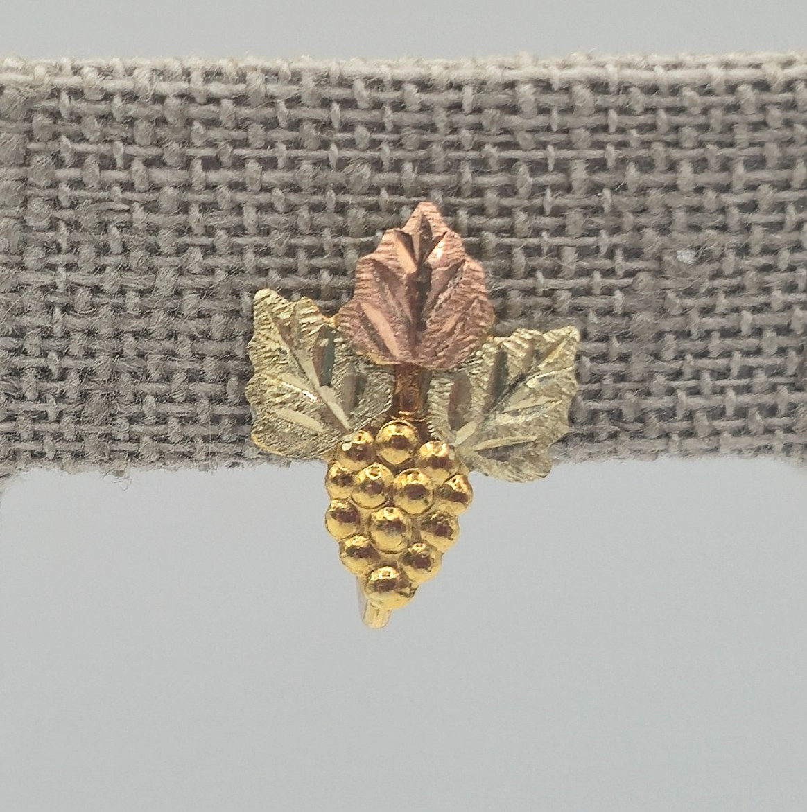 Vintage Landstrom’s 10k Black Hills Gold Clip On Earrings Grapes Leaves