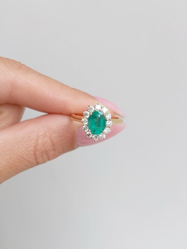 14K Yellow Gold 4.50 Ct Oval Cut Green Emerald & Diamond Engagement Ring Solid