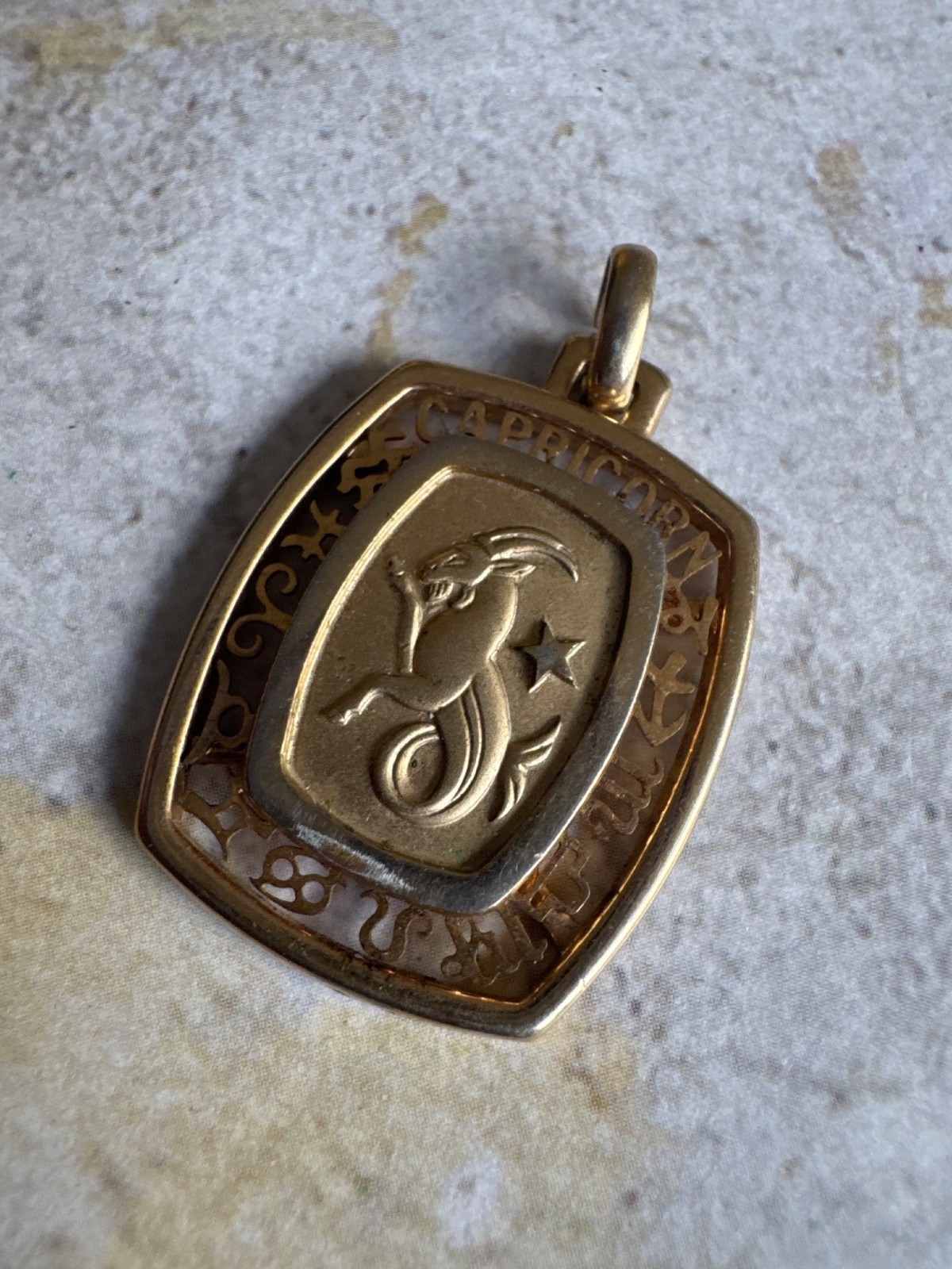 Vintage Capricorn Zodiac Pendant Necklace With Gold-Tone Chain Goat Design 24”