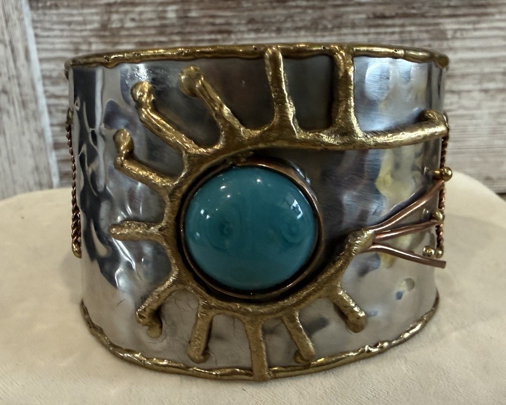 Hammered Metal Cuff Bracelet Faux Turquoise Eye Silver Tone Vintage Spring