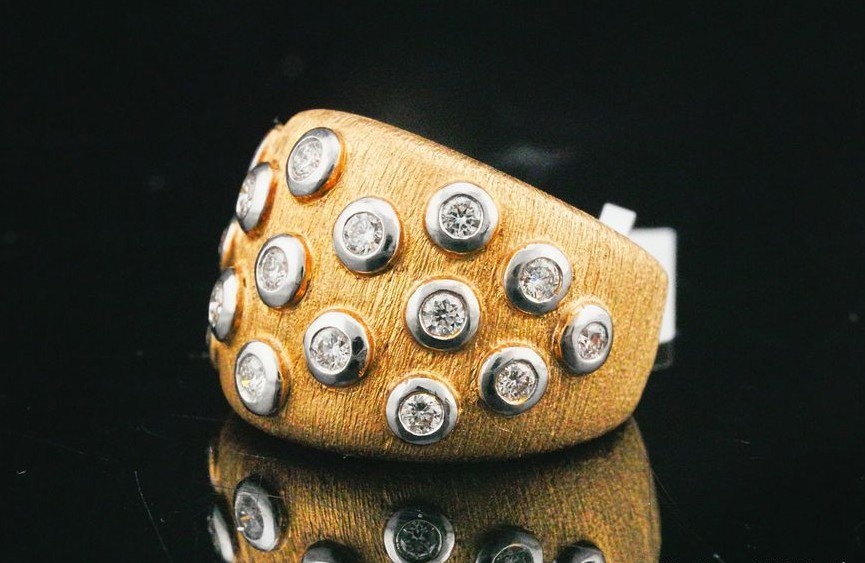 18K Gold 0.82ctw Diamond Ring 10.3 grams – Size 7.5