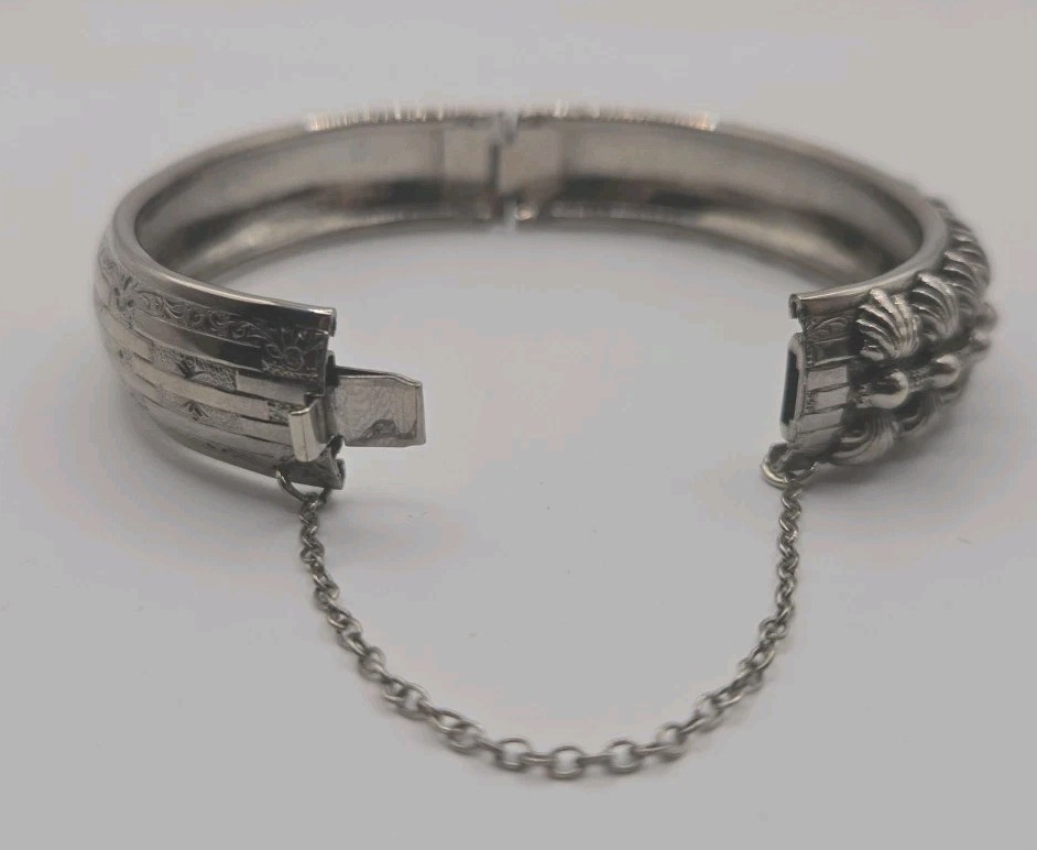 Silver Tone Hinged Bangle Bracelet Ornate And Embossed With Safety Chain 8″