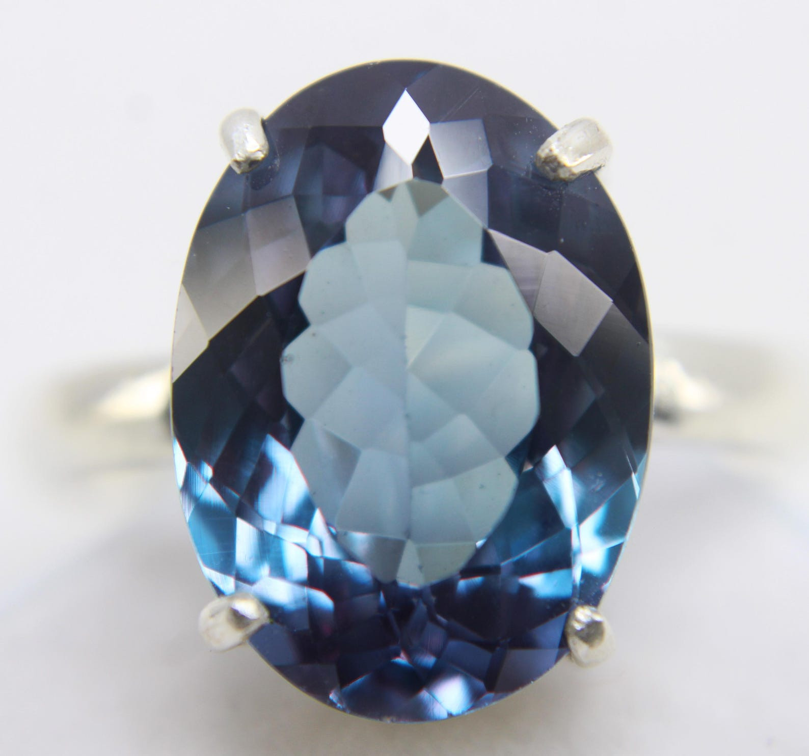12 Ct Elegant Alexandrite Solitaire Ring – Vintage Jewelry- Crafted 925 Silver