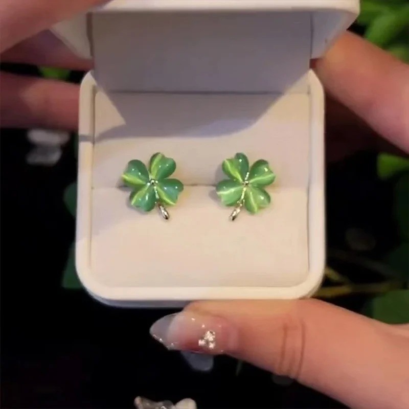 Fashion Green Leaf Stud Earrings Gold Color Metal Small Chic Daily Wear Jewelry