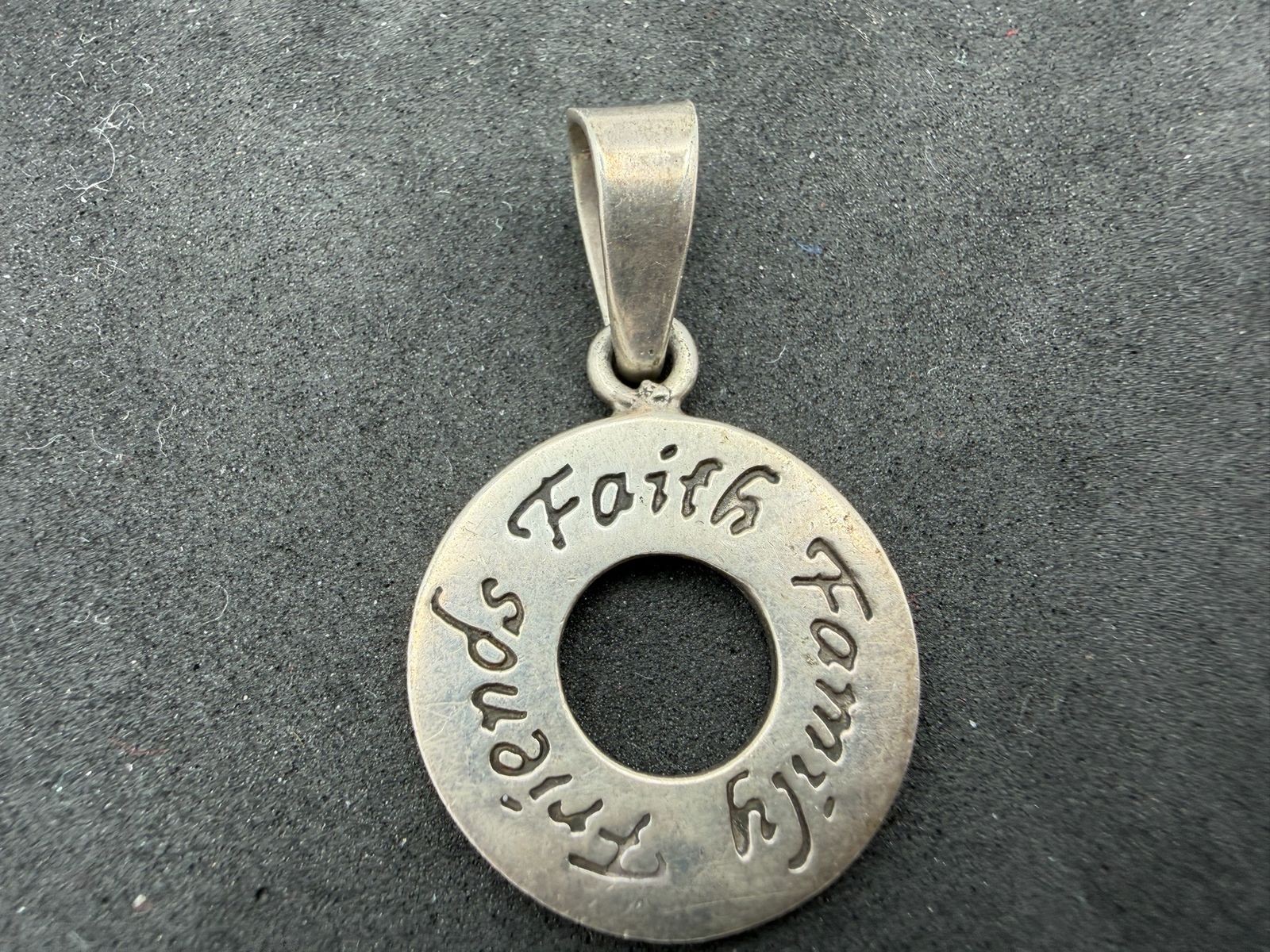 6.71g Vintage Sterling Silver 925 Pendant Faith Family Friends Circle Charm M
