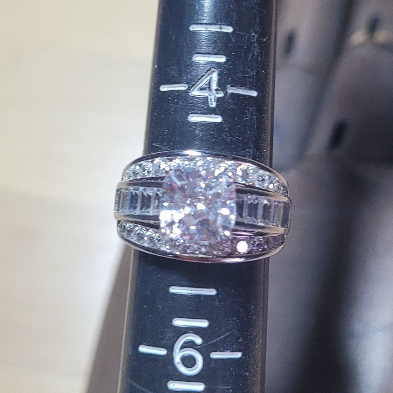 Gorgeous crystal c.z and sterling silver ring princess and channel set