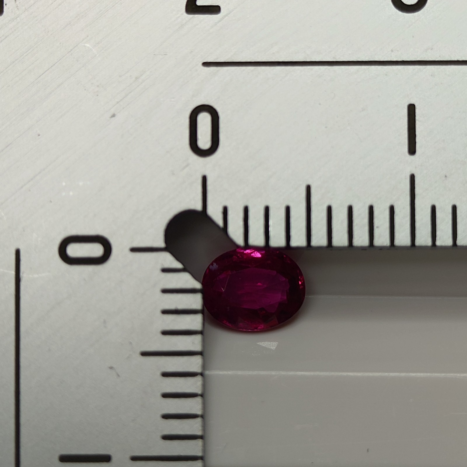 Natural Ruby 0.49 ct, approx. 5.1 mm x 4.0 mm x 2.2 mm, Jewelry Remover r0005