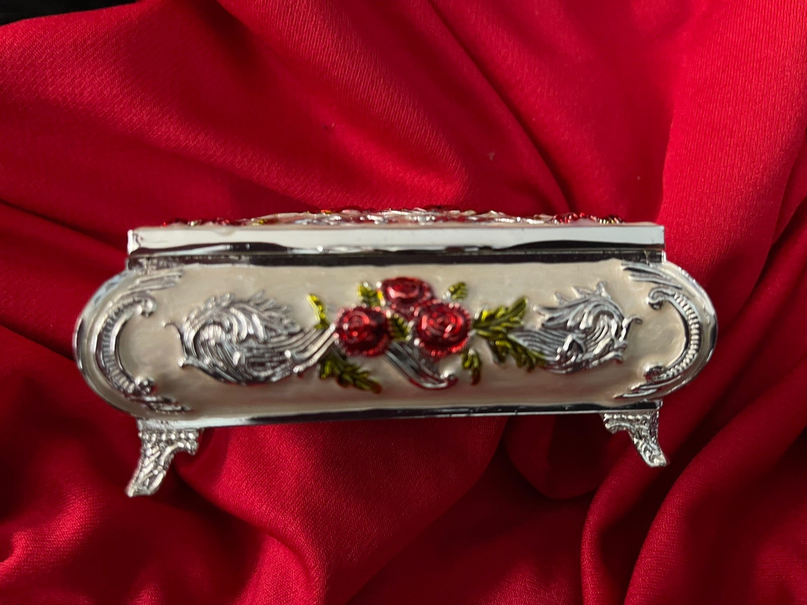 Gorgeous Vintage Red Roses 🌹 Flower Jewelry Box.