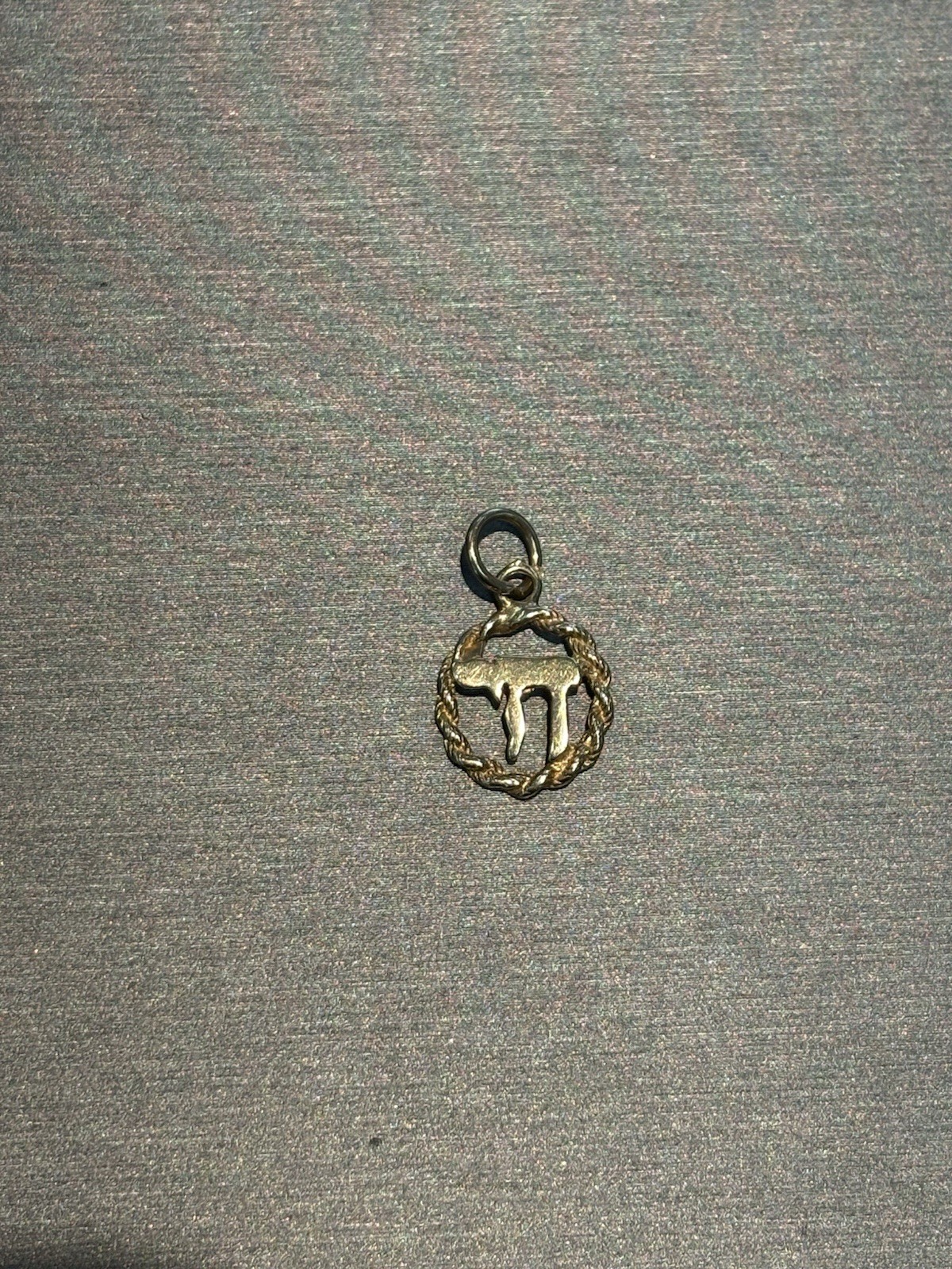 14K Yellow Gold Chai Hebrew Life Pendant Charm 1.0grams