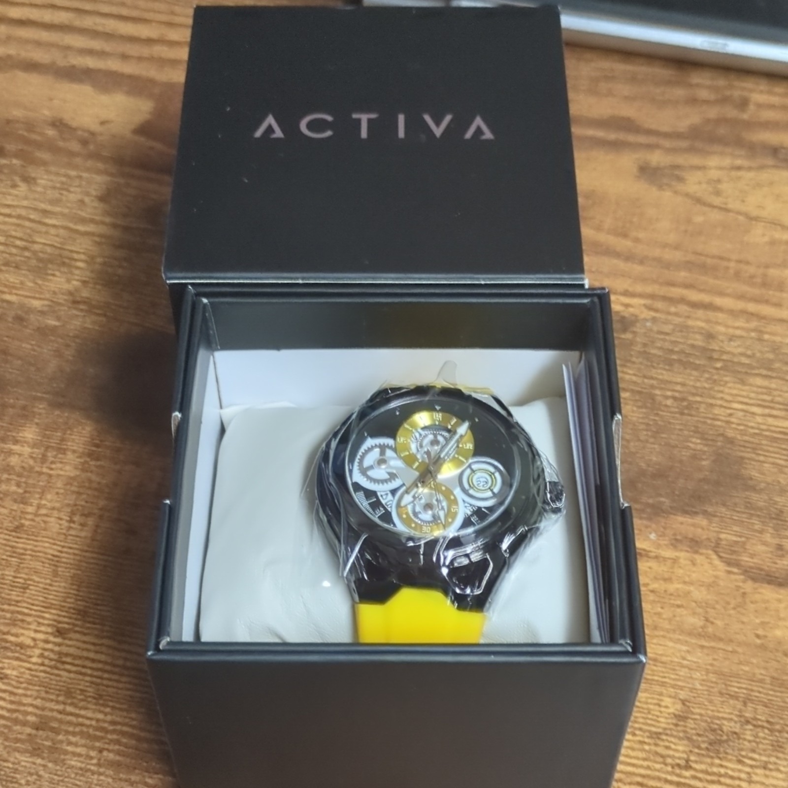 Activa Unisex Quartz Sports Watch Date Black Dial 44mm Yellow Silicone w/Box