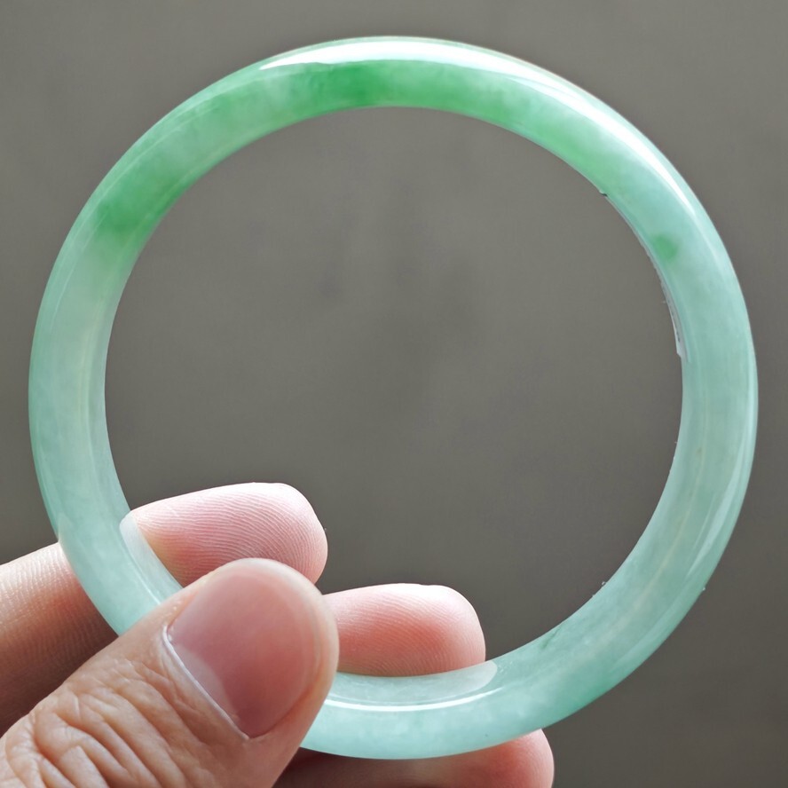 61mm Emerald Green Icy Jadeite Jade Bangle Bracelet Burma Jade Bangle 2167