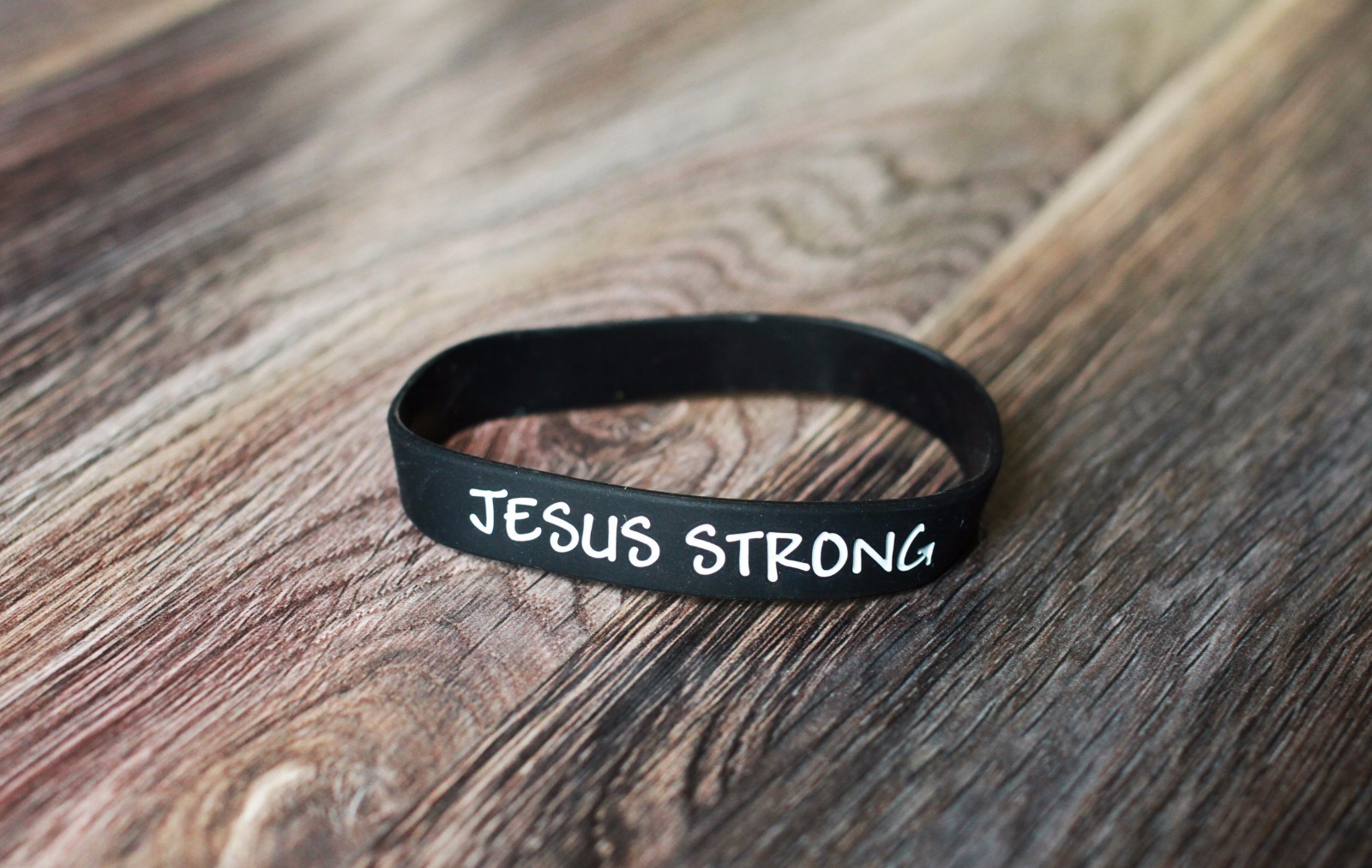 BRAND NEW Jesus Strong Writstband Black & White Bracelet / i am second