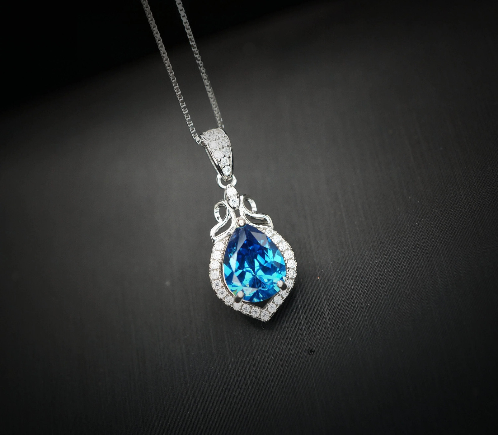 Blue sapphire necklace – 18kgp @ sterling silver – September Birthstone – Pear