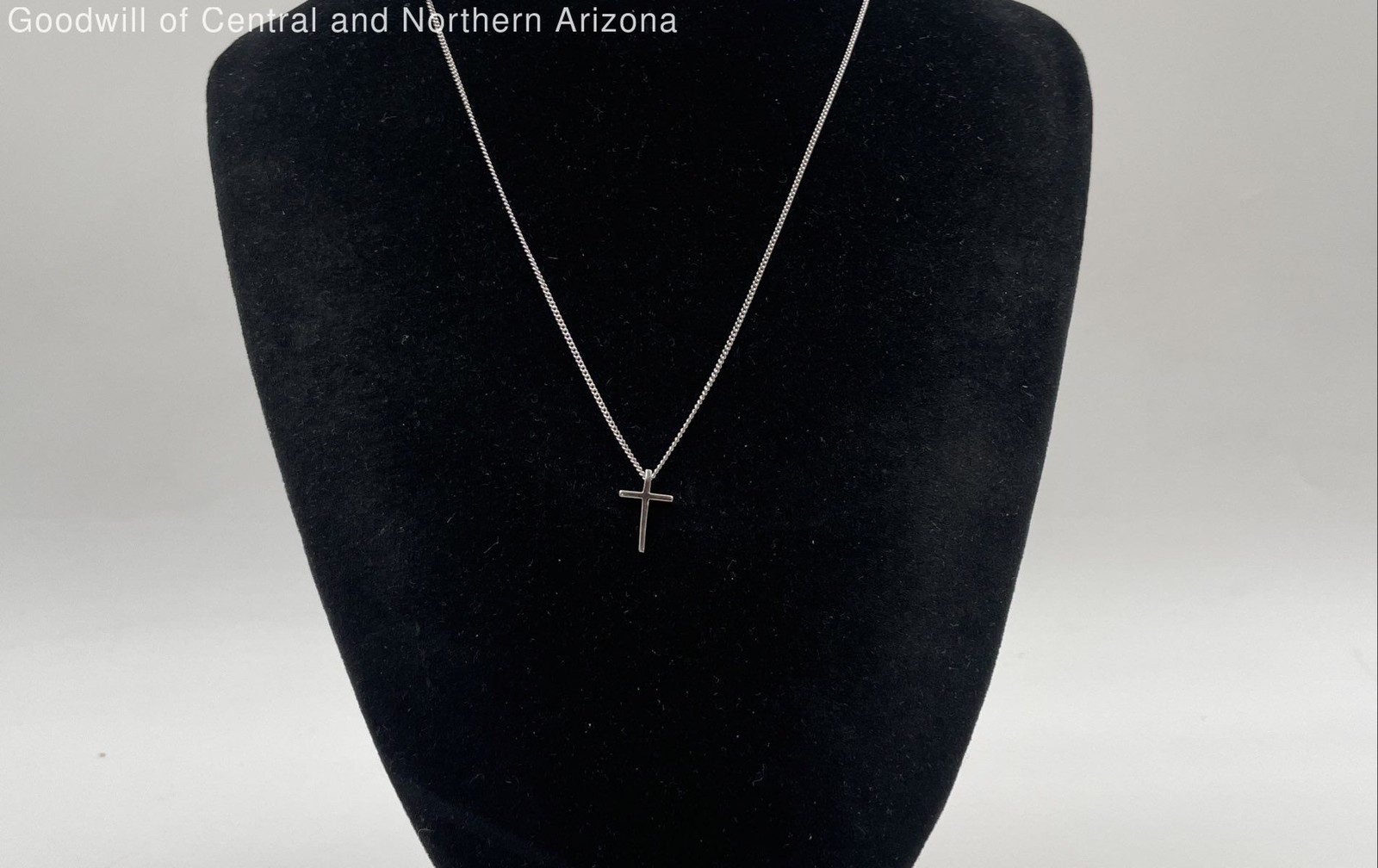 Yix Nahz 925 Sterling Silver 18″ Cross Necklace I.O.B 1.95g