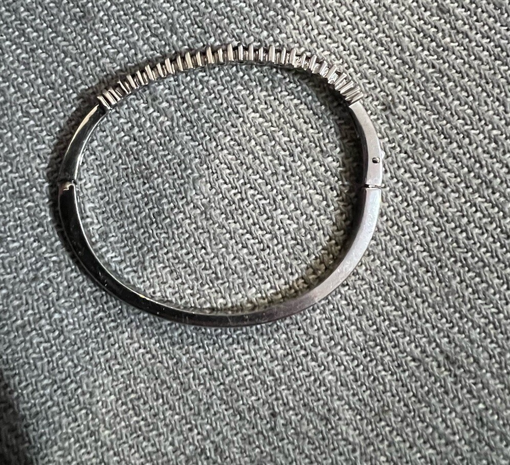 silver Tone bracelet With Unmarked Clear Crystal None symmetrical D : 5& 5.5cm