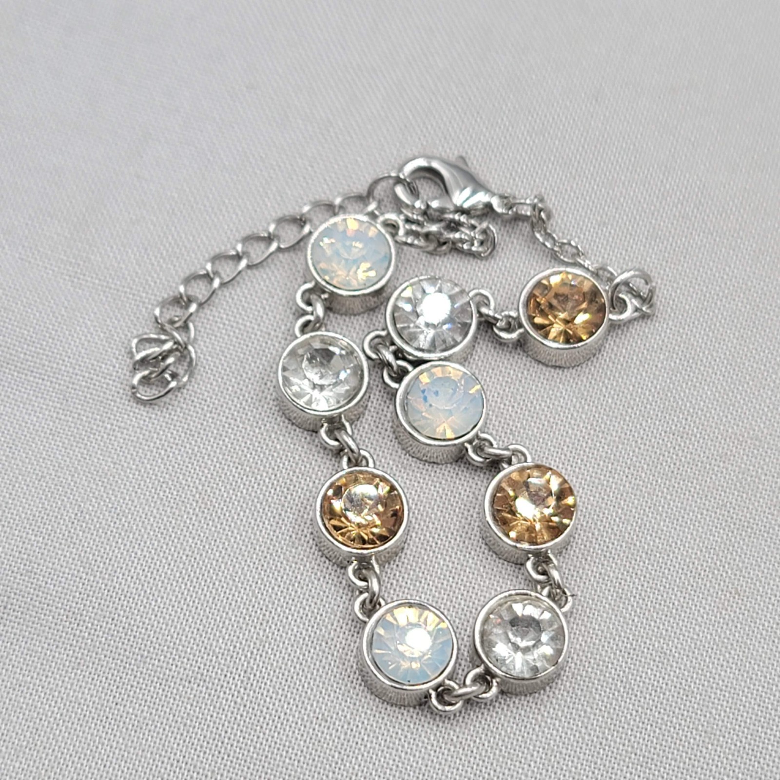 Round Rhinestone Bezel Set Bracelet Silver tone 6.5″ – 7.5″