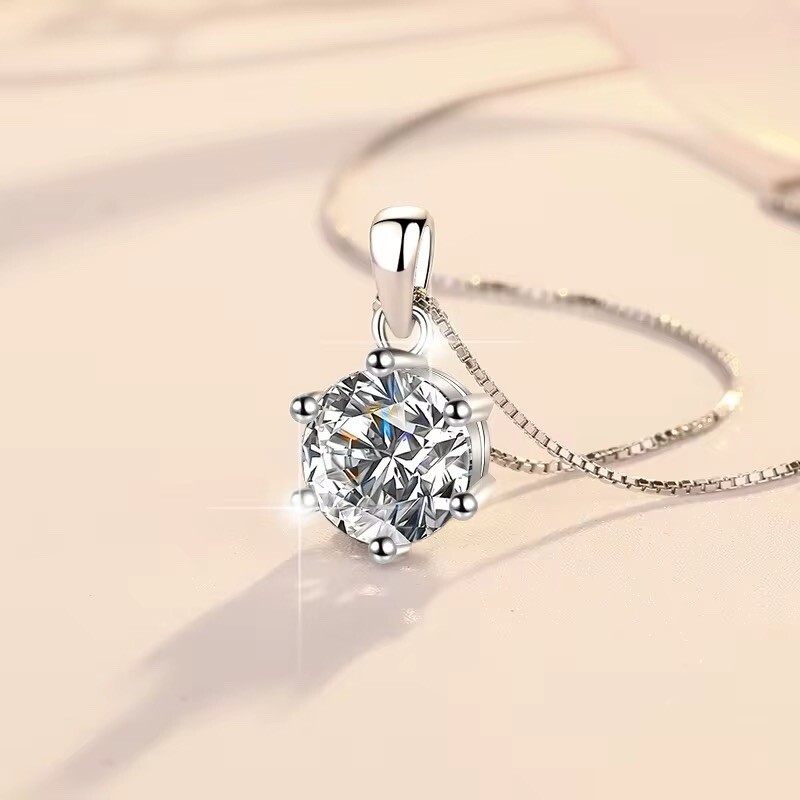 Fine 925 sterling silver 5 Ct VVs1 Moissanite necklace with elegant Pendant Box