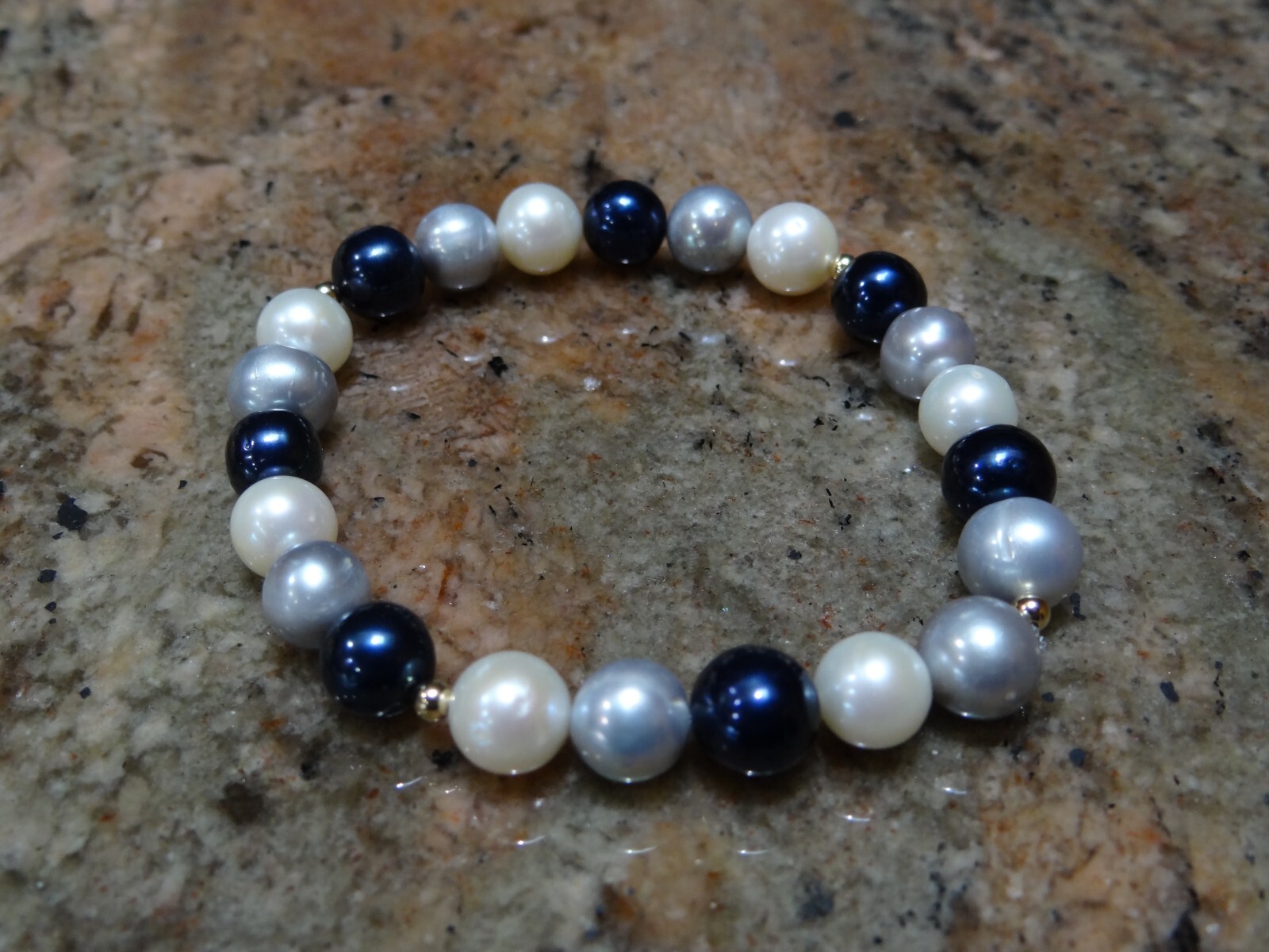 14k Solid Yellow Gold 9mm Black/Gray/White Pearl Bracelet 8″
