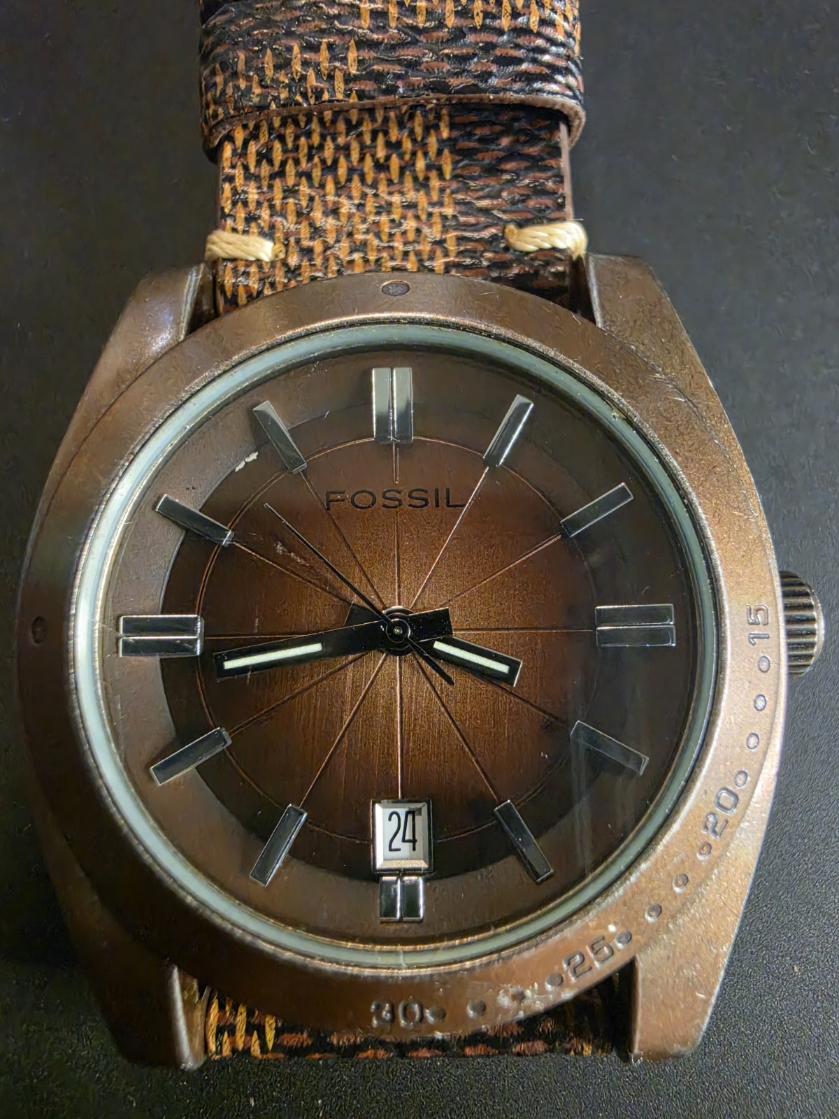Fossil JR-9040 Men’s Quartz Date 50m Brown Sunburst Dial Leather Strap 40mm