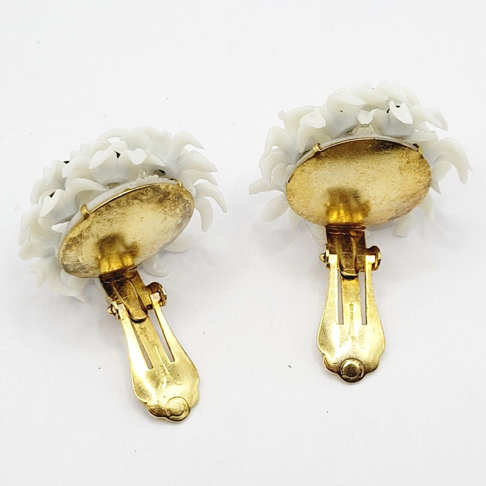 White Black Petaled Daisy Flower Plastic Metal Clip On Earrings 1960s Hong Kong