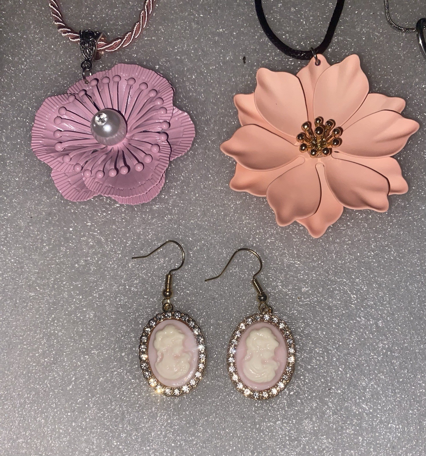 Women’s Fashion Jewelry Mixed Lot 6pc Necklaces & Cameo Earrings Metal Plastic