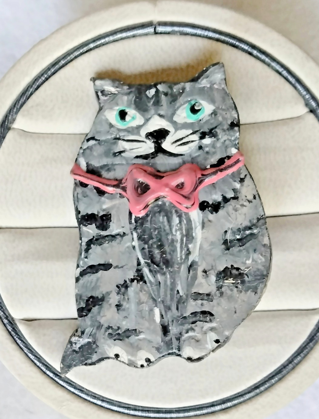 Handmade Wooden Gray Tabby Cat Brooch (173 – 2587)