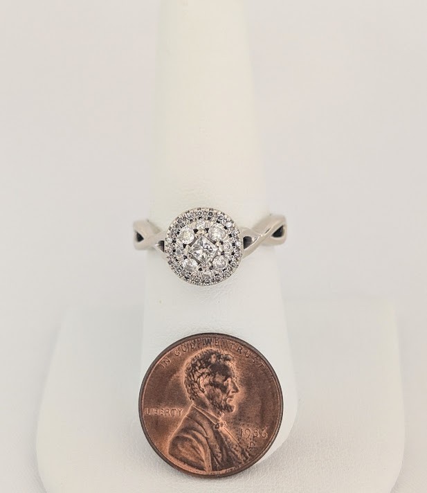 2/3 Carat Diamond Ring 14K Gold 4.6 Grams Retail $2099 Make me An Offer!