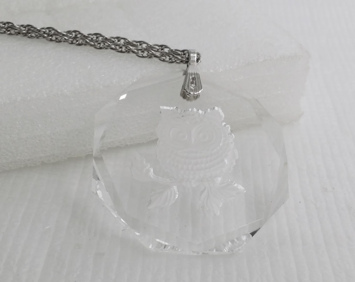 Vintage Silver Tone Simulated Turquoise Pill Box Pendant Necklace