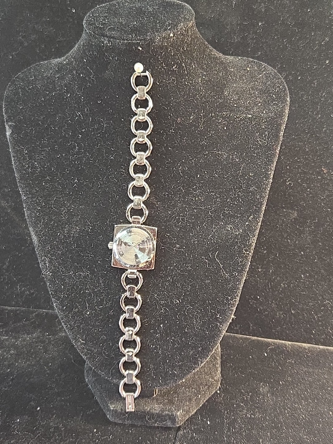 Pop Silver Tone With Maroon Dial Ladies Wrist Watch (I-5)