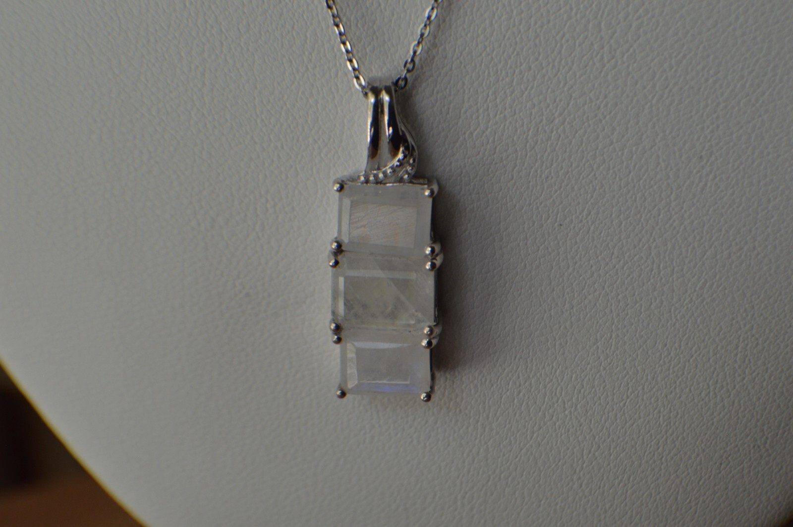 5.46ct Kuisa Rainbow Moonstone 3 Stone Pendant & 20″ Chain Platinum over Silver