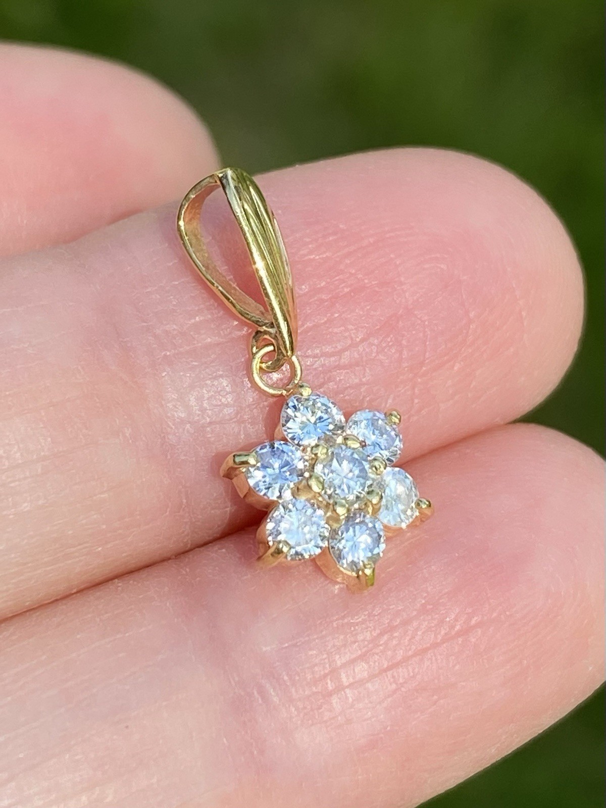 18K Yellow Gold 0.50CTW 100% Natural Diamond Flower Cluster Pendant